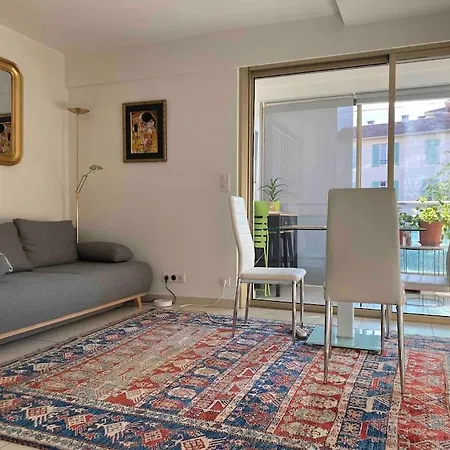 דירה Lovely Flat With Covered Balcony In קאן