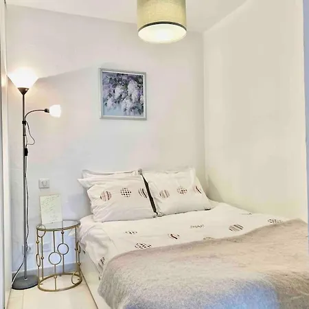 Lovely Flat With Covered Balcony In